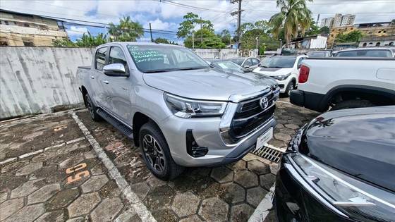 TOYOTA HILUX 2.8 D-4D TURBO DIESEL CD SRV 4X4 AUTOMÁTICO TOYOTA HILUX 2.8 D-4D TURBO DIESEL CD SRV 4X4 AUTOMÁTICO